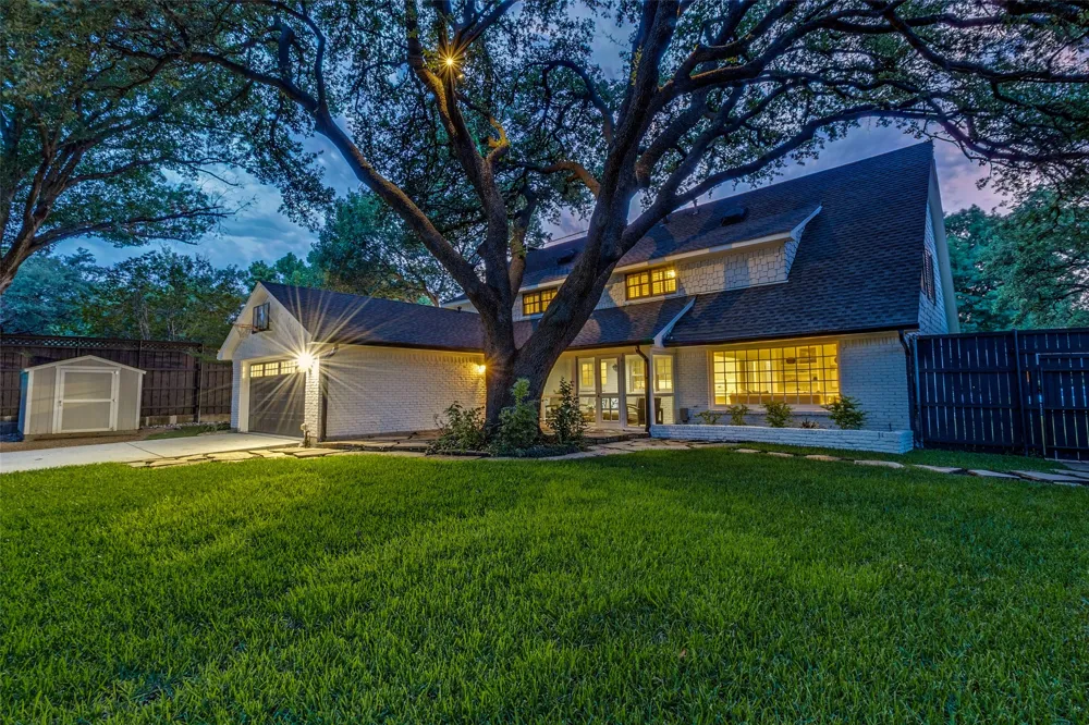 7142 Lakehurst Avenue Dallas, TX 75230