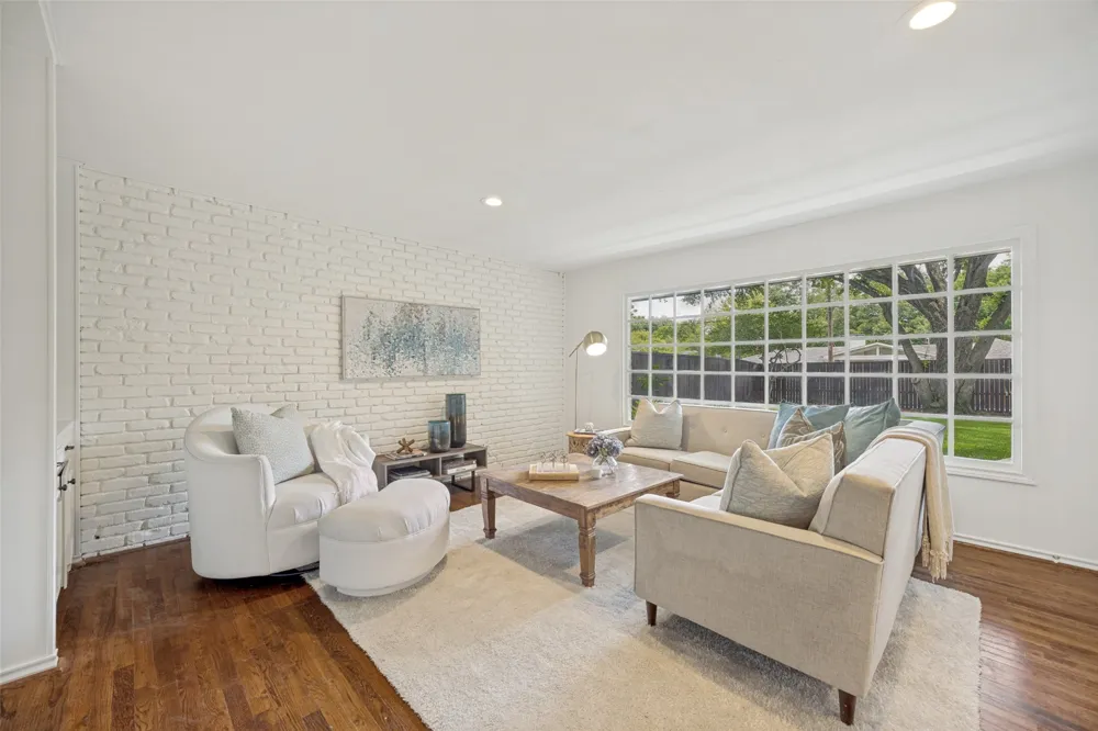7142 Lakehurst Avenue Dallas, TX 75230