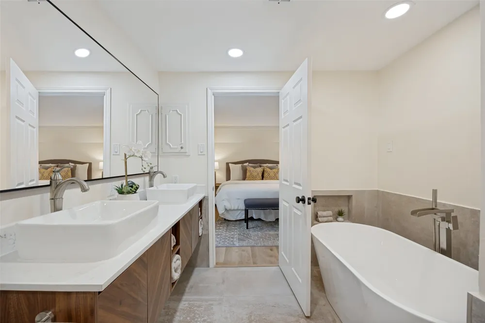7142 Lakehurst Avenue Dallas, TX 75230