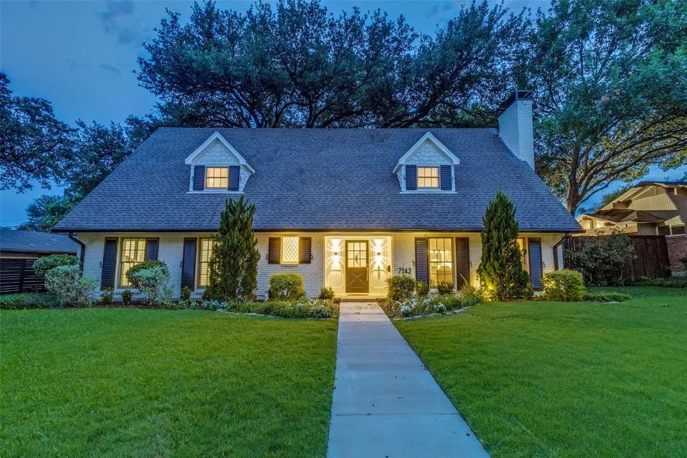 7142 Lakehurst Avenue Dallas, TX 75230