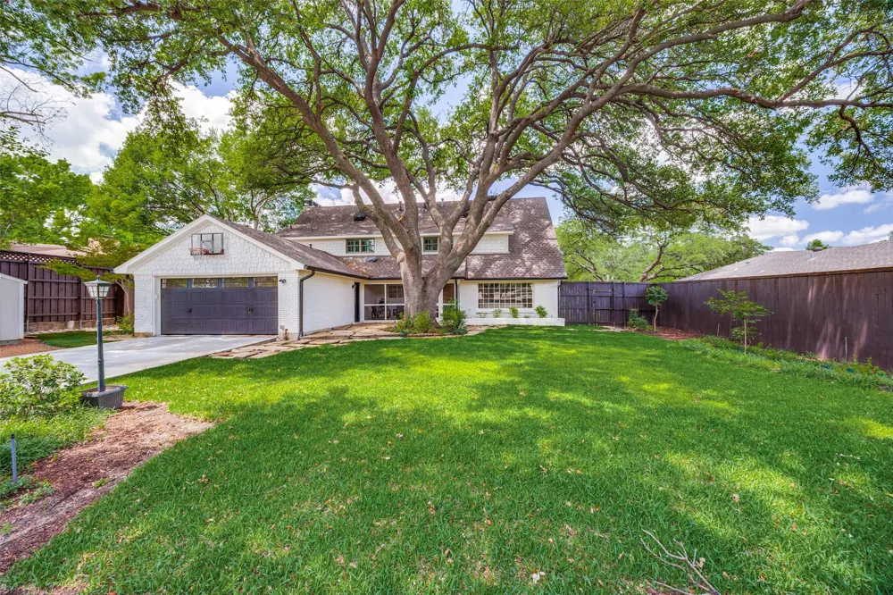 7142 Lakehurst Avenue Dallas, TX 75230
