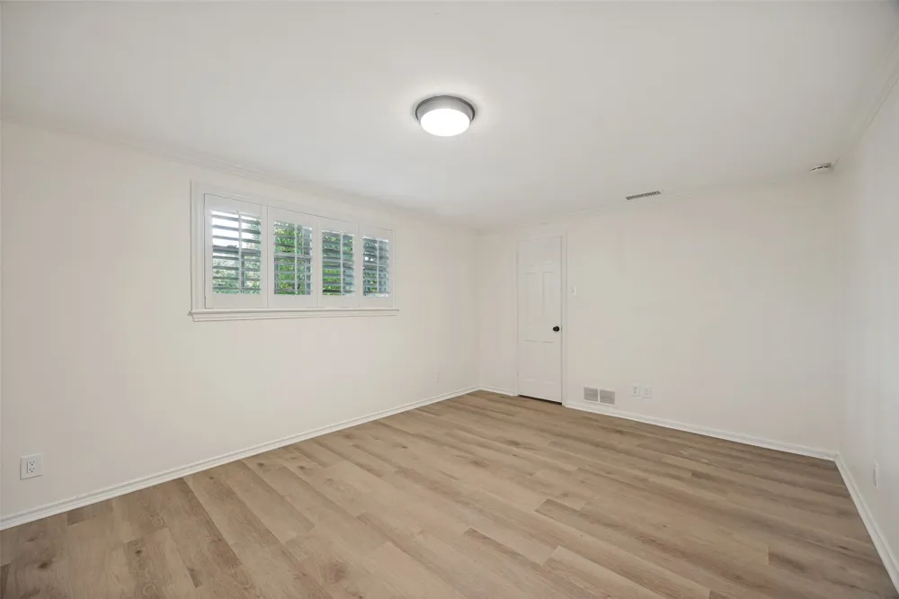 7142 Lakehurst Avenue Dallas, TX 75230