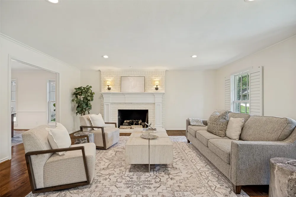 7142 Lakehurst Avenue Dallas, TX 75230