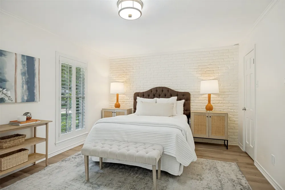 7142 Lakehurst Avenue Dallas, TX 75230