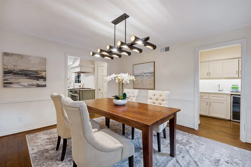 7142 Lakehurst Avenue Dallas, TX 75230