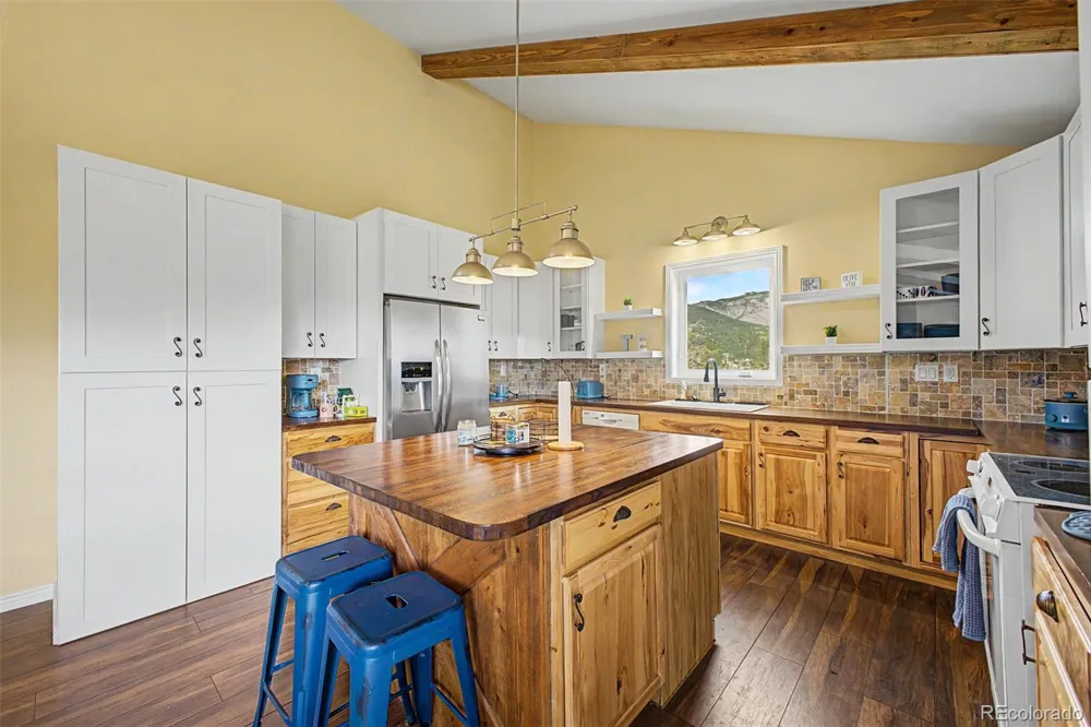 38 Navajo Court Lyons, CO 80540