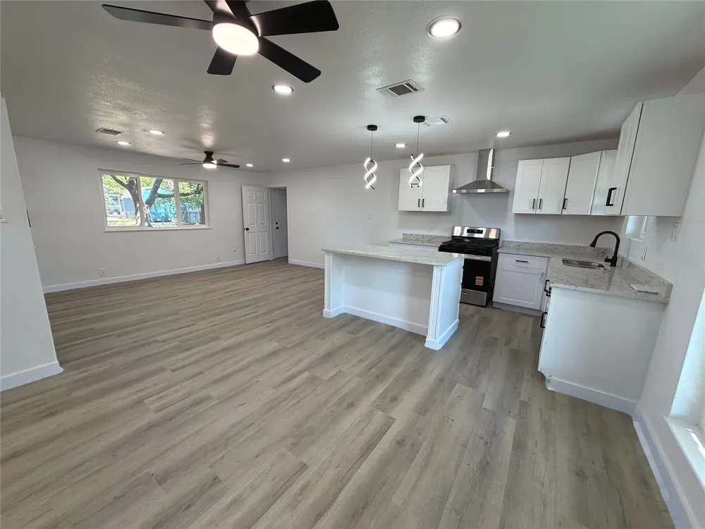 708 SW Southridge Drive Burleson, TX 76028