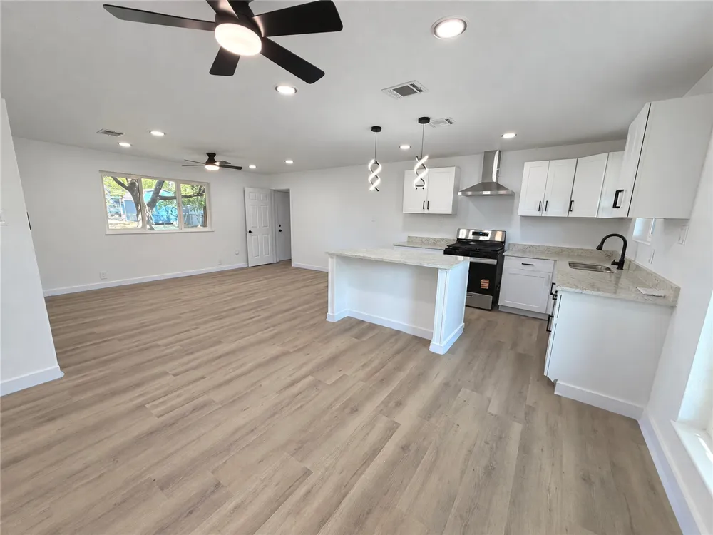 708 SW Southridge Drive Burleson, TX 76028
