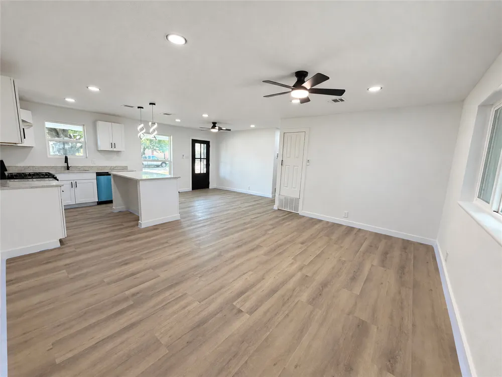 708 SW Southridge Drive Burleson, TX 76028