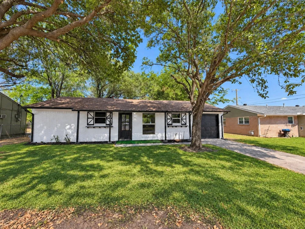 708 SW Southridge Drive Burleson, TX 76028