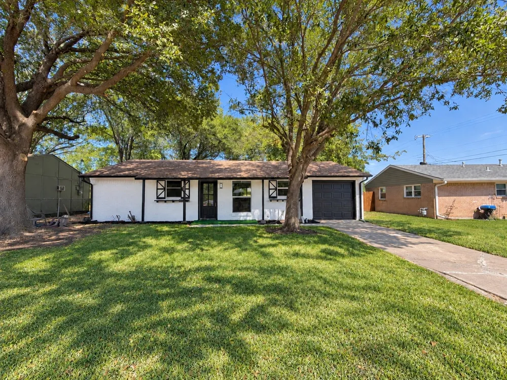 708 SW Southridge Drive Burleson, TX 76028