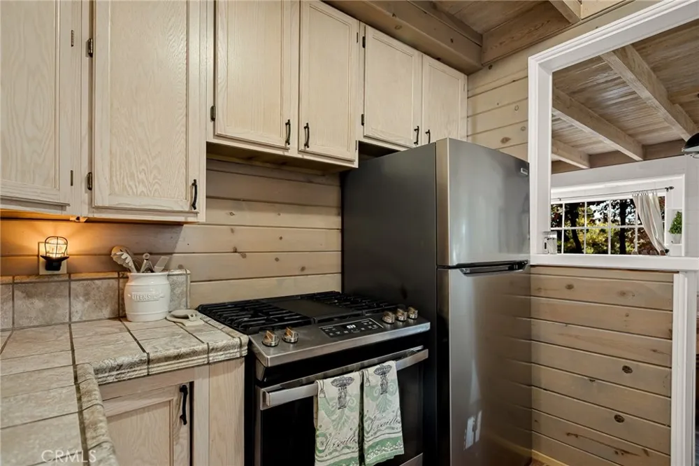 265 Flower Lake Arrowhead, CA 92352