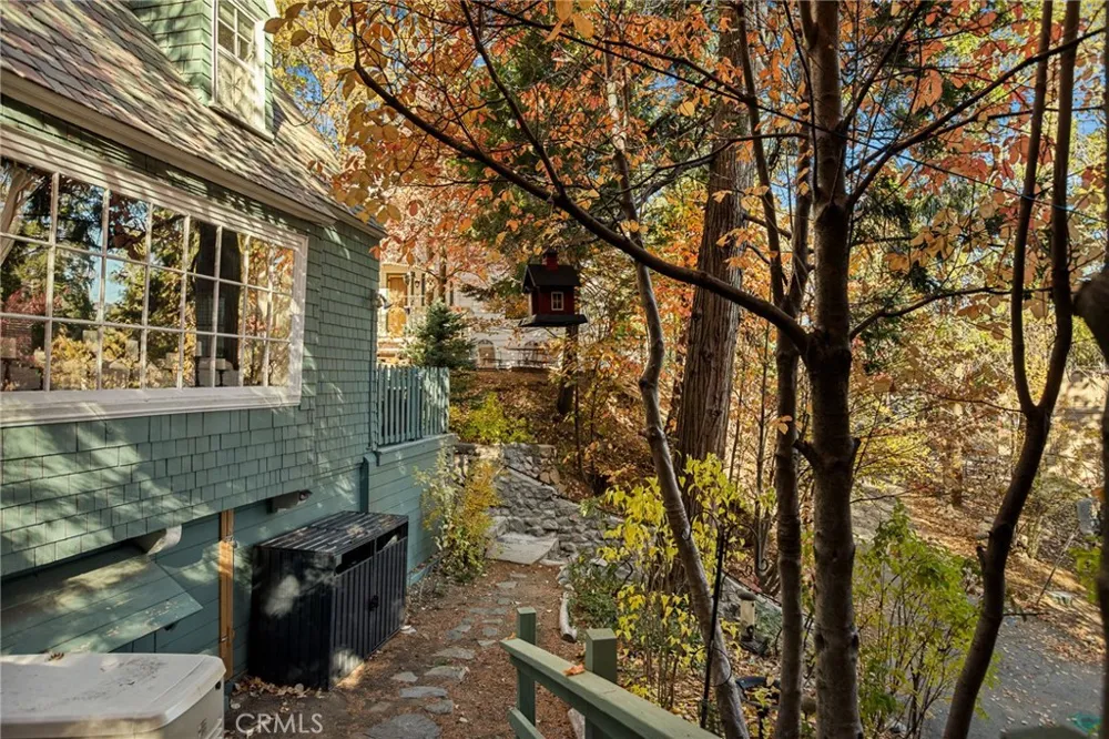 265 Flower Lake Arrowhead, CA 92352
