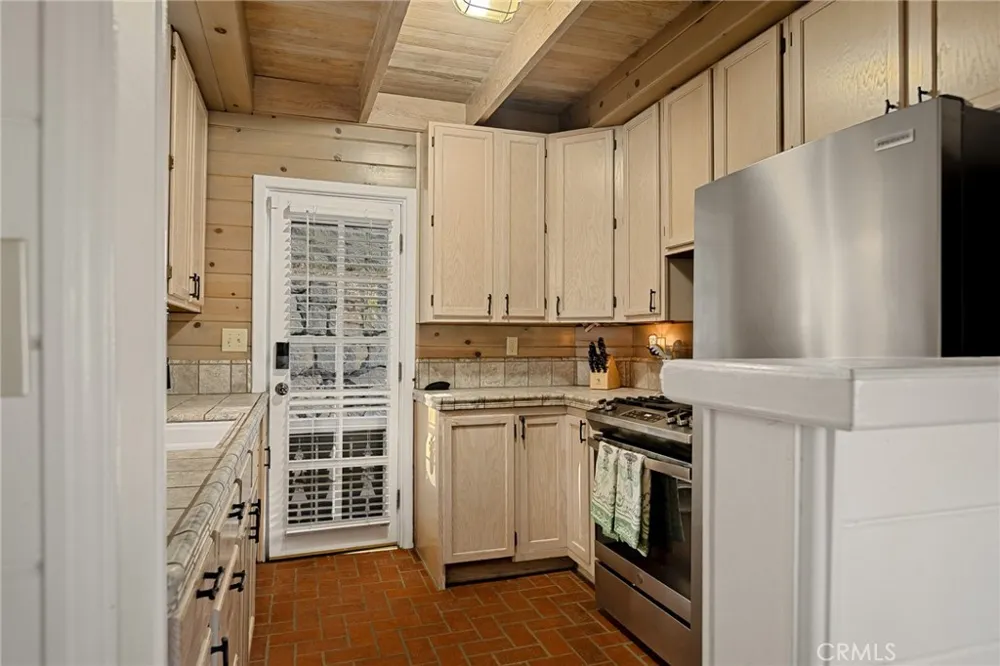 265 Flower Lake Arrowhead, CA 92352