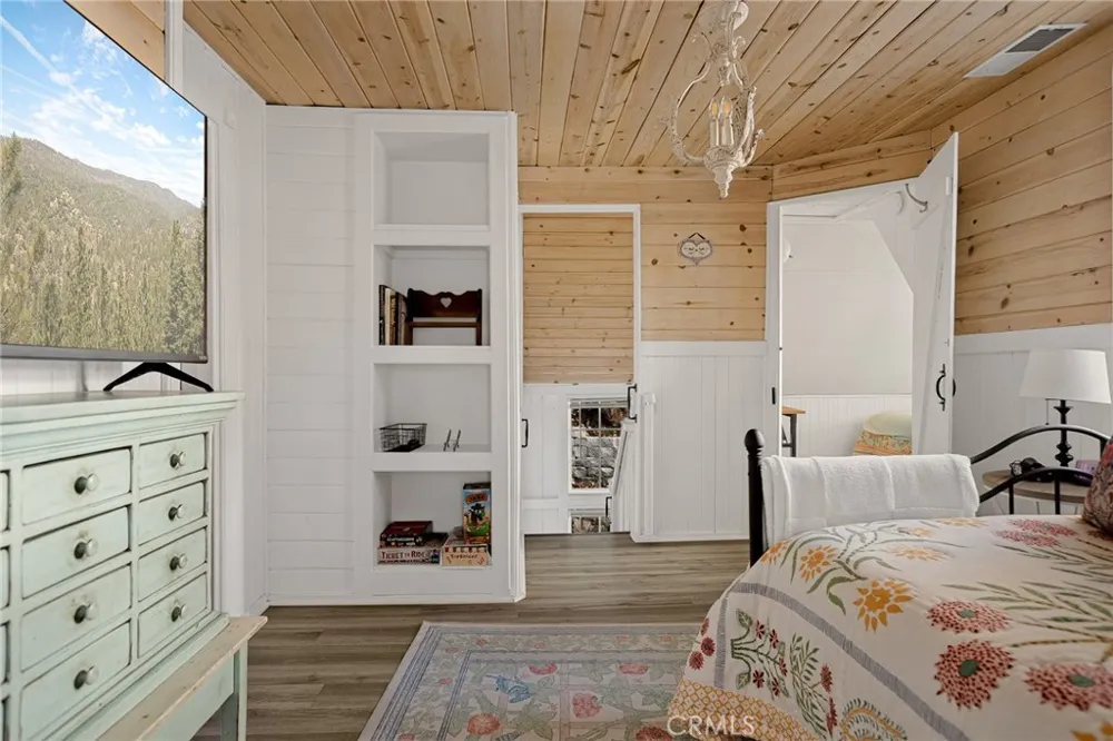 265 Flower Lake Arrowhead, CA 92352