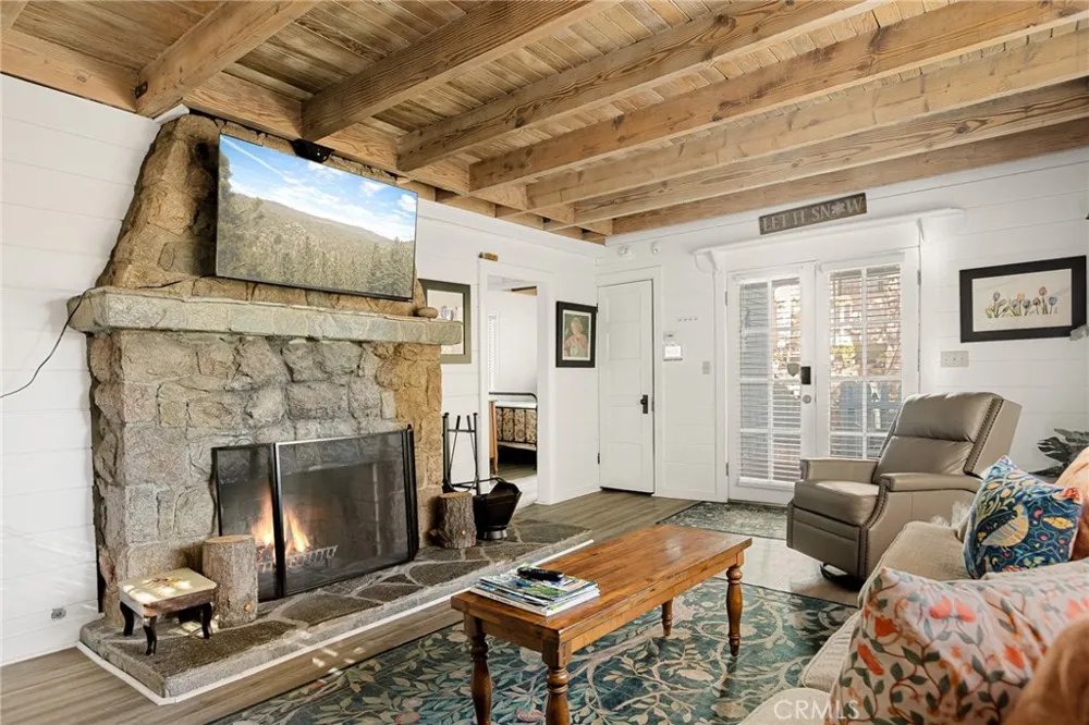 265 Flower Lake Arrowhead, CA 92352