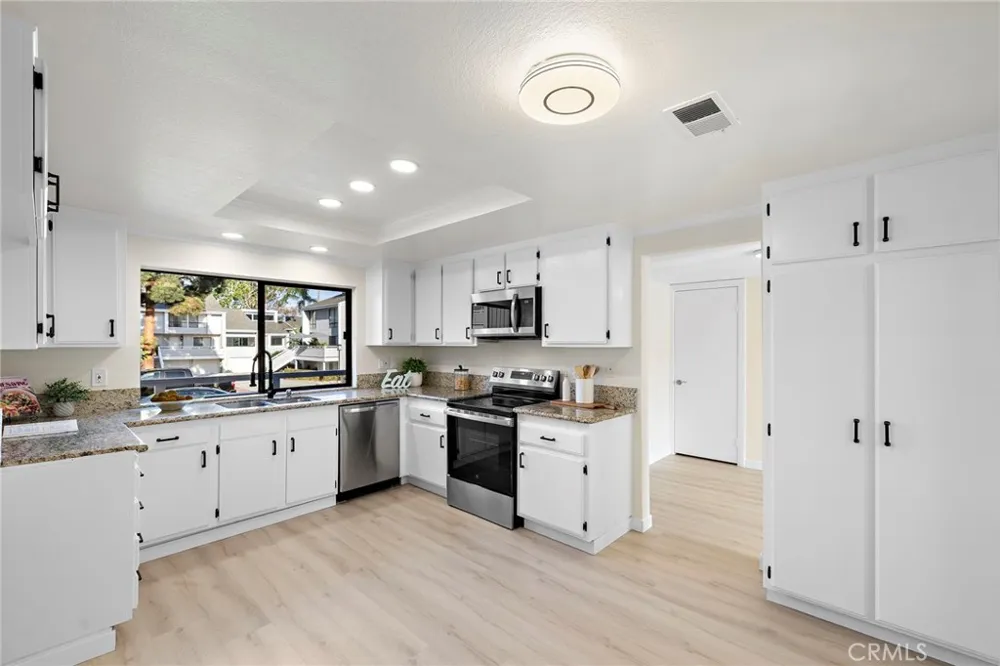 14 Robon Court Newport Beach, CA 92663