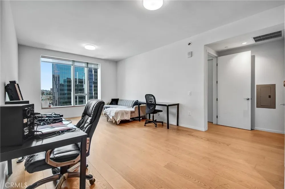 889 Francisco Street #1710 Los Angeles, CA 90017