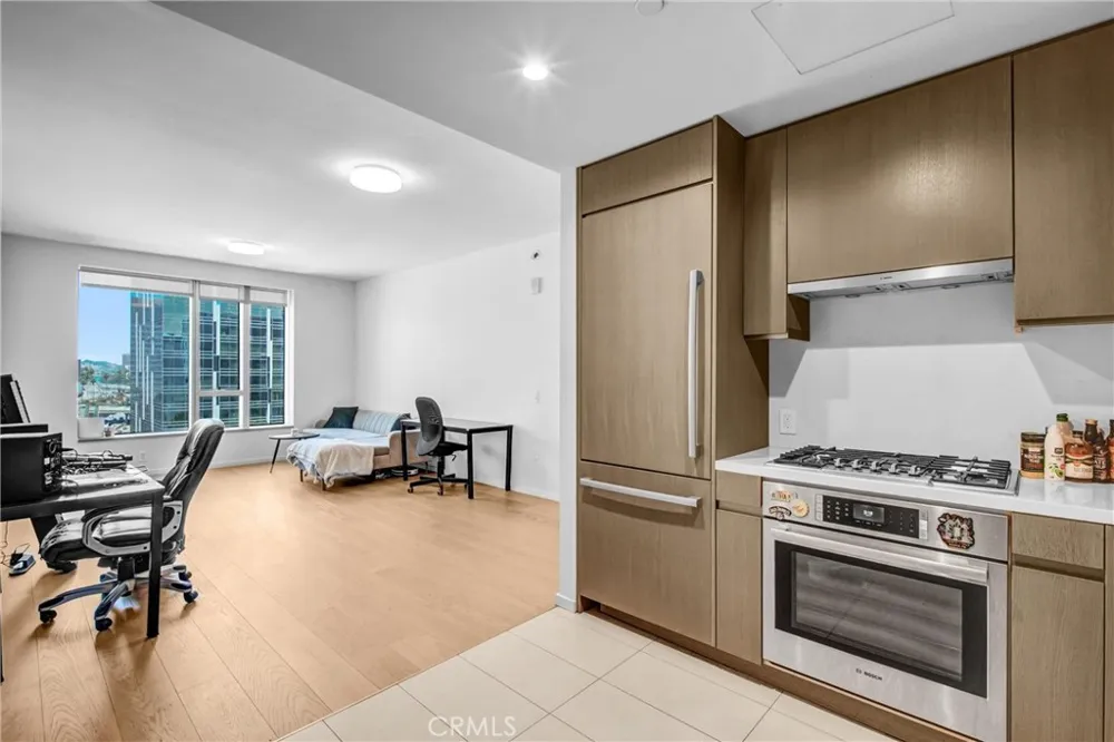 889 Francisco Street #1710 Los Angeles, CA 90017