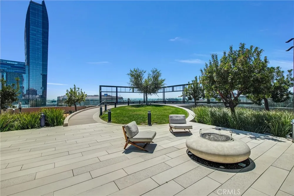 889 Francisco Street #1710 Los Angeles, CA 90017