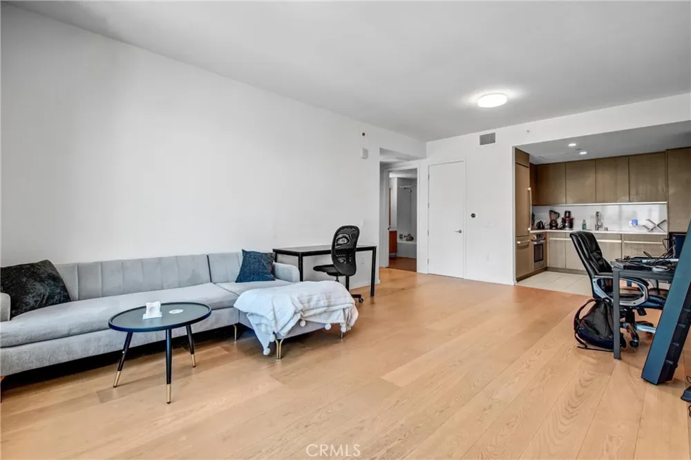 889 Francisco Street #1710 Los Angeles, CA 90017