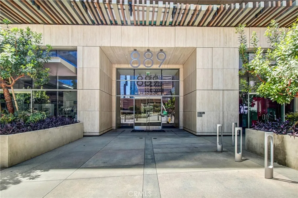 889 Francisco Street #1710 Los Angeles, CA 90017