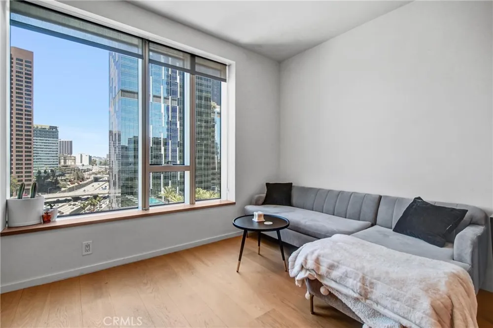 889 Francisco Street #1710 Los Angeles, CA 90017