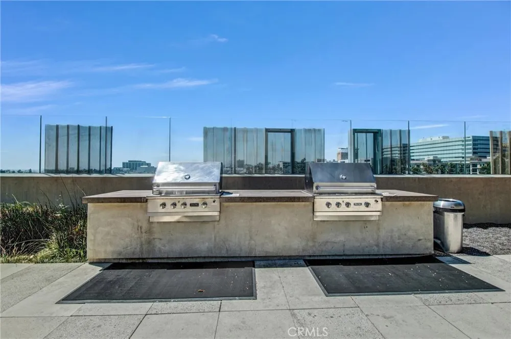 889 Francisco Street #1710 Los Angeles, CA 90017
