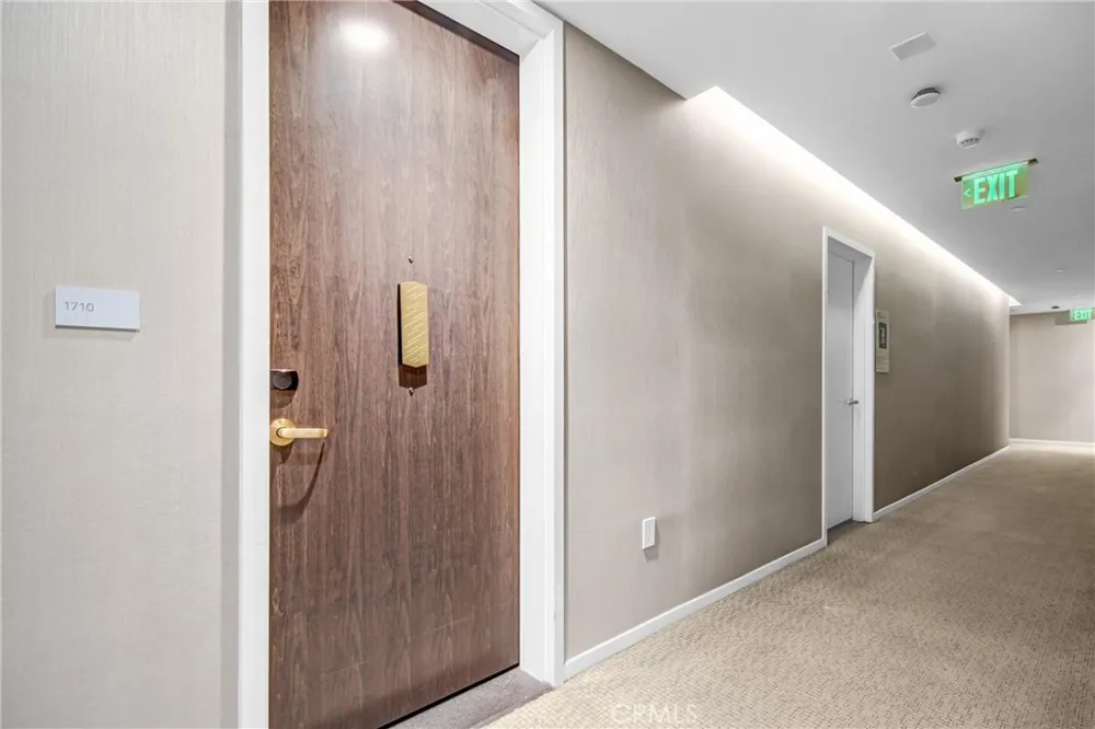 889 Francisco Street #1710 Los Angeles, CA 90017
