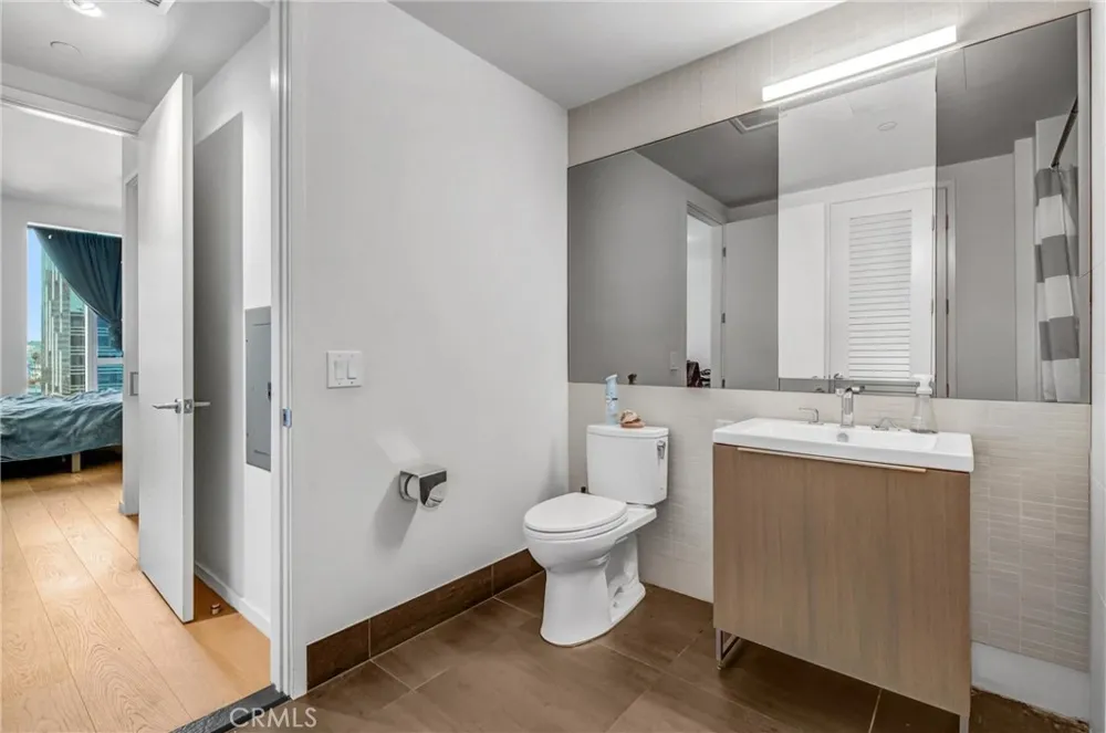 889 Francisco Street #1710 Los Angeles, CA 90017