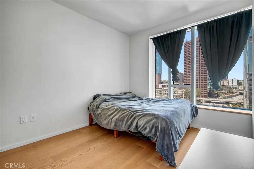889 Francisco Street #1710 Los Angeles, CA 90017