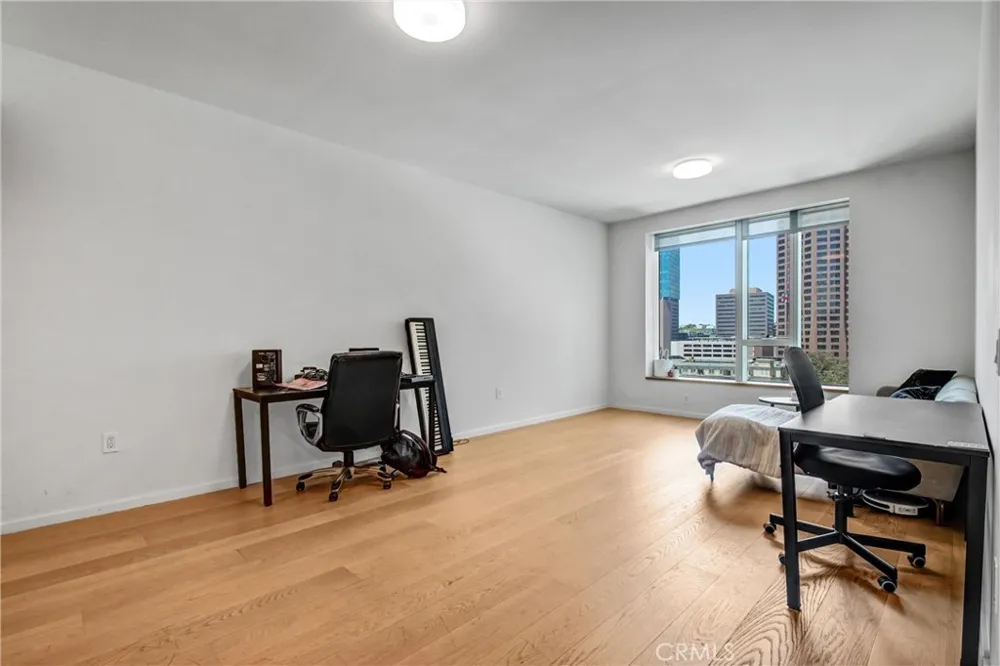 889 Francisco Street #1710 Los Angeles, CA 90017