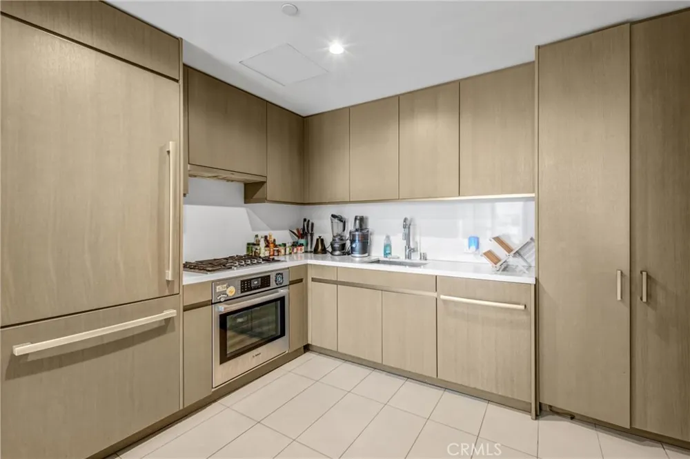 889 Francisco Street #1710 Los Angeles, CA 90017