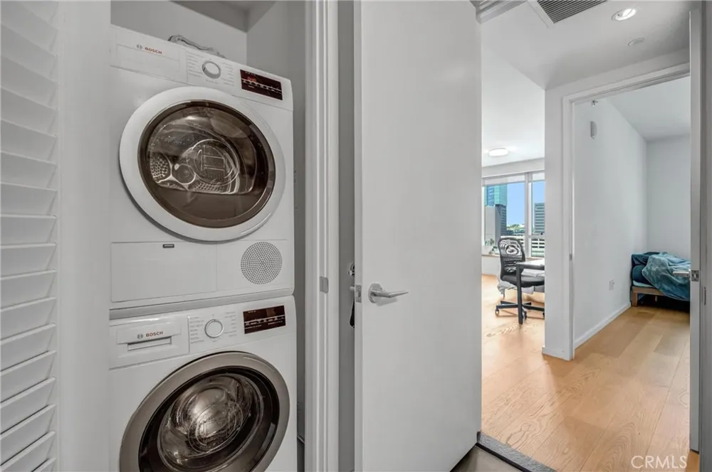 889 Francisco Street #1710 Los Angeles, CA 90017
