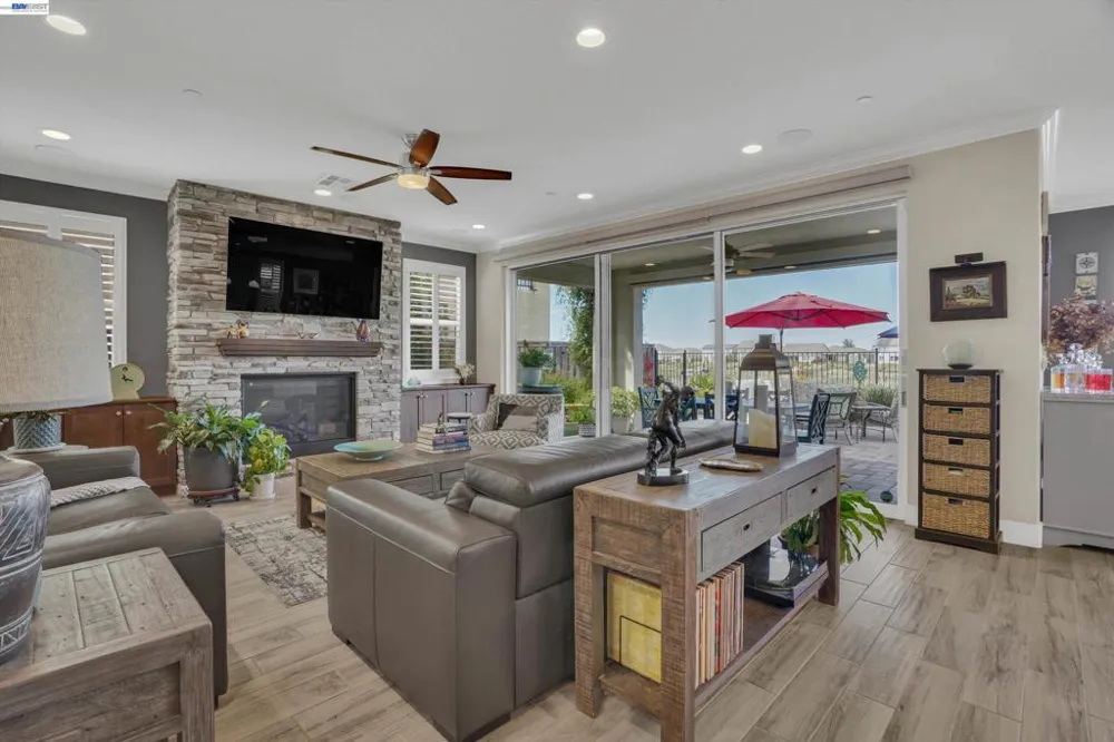 17863 Eastman Ct Lathrop, CA 95330