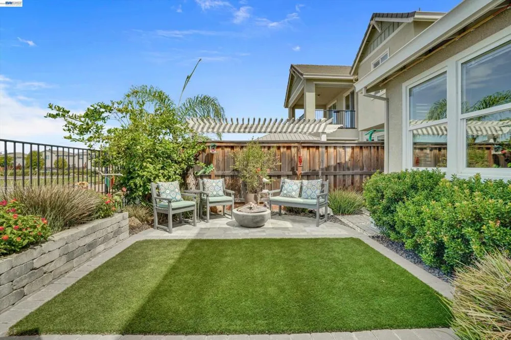 17863 Eastman Ct Lathrop, CA 95330