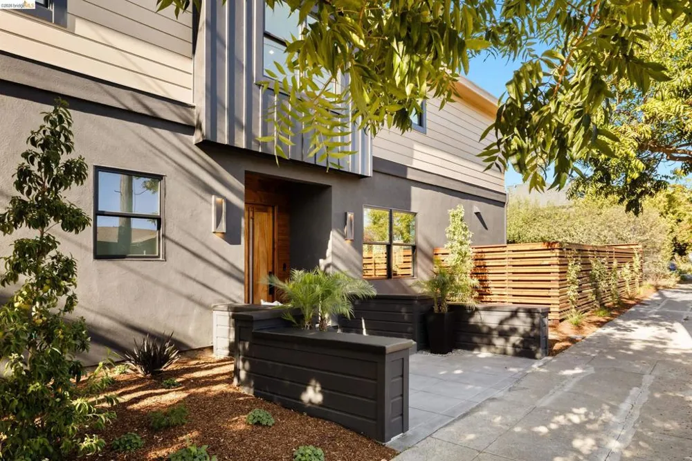 2619 Mathews St Berkeley, CA 94702
