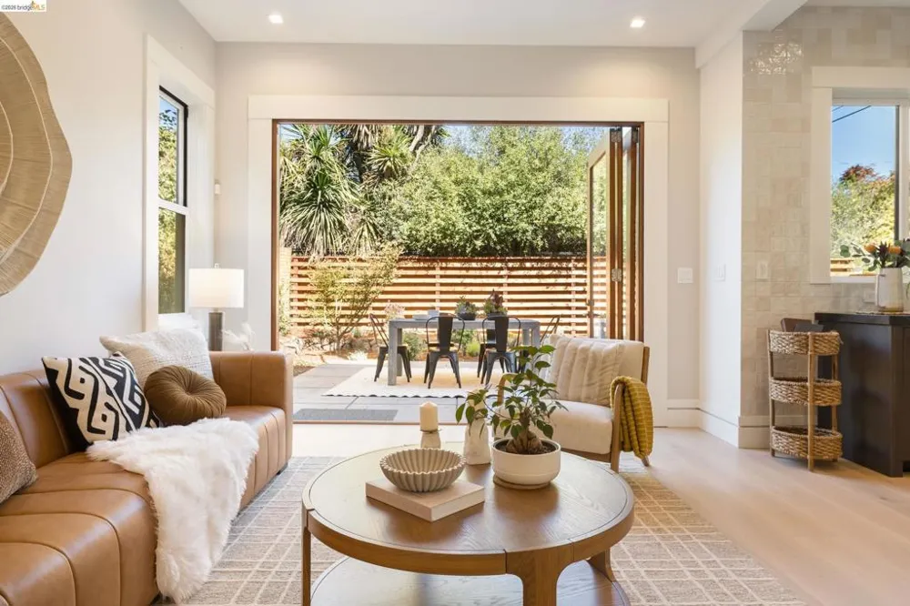 2619 Mathews St Berkeley, CA 94702