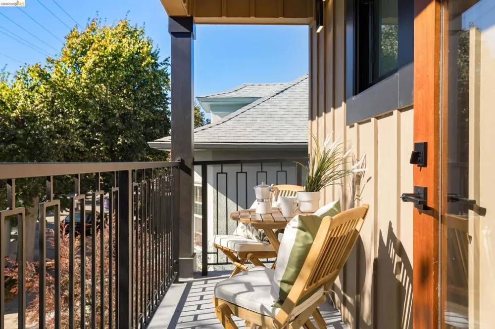 2619 Mathews St Berkeley, CA 94702