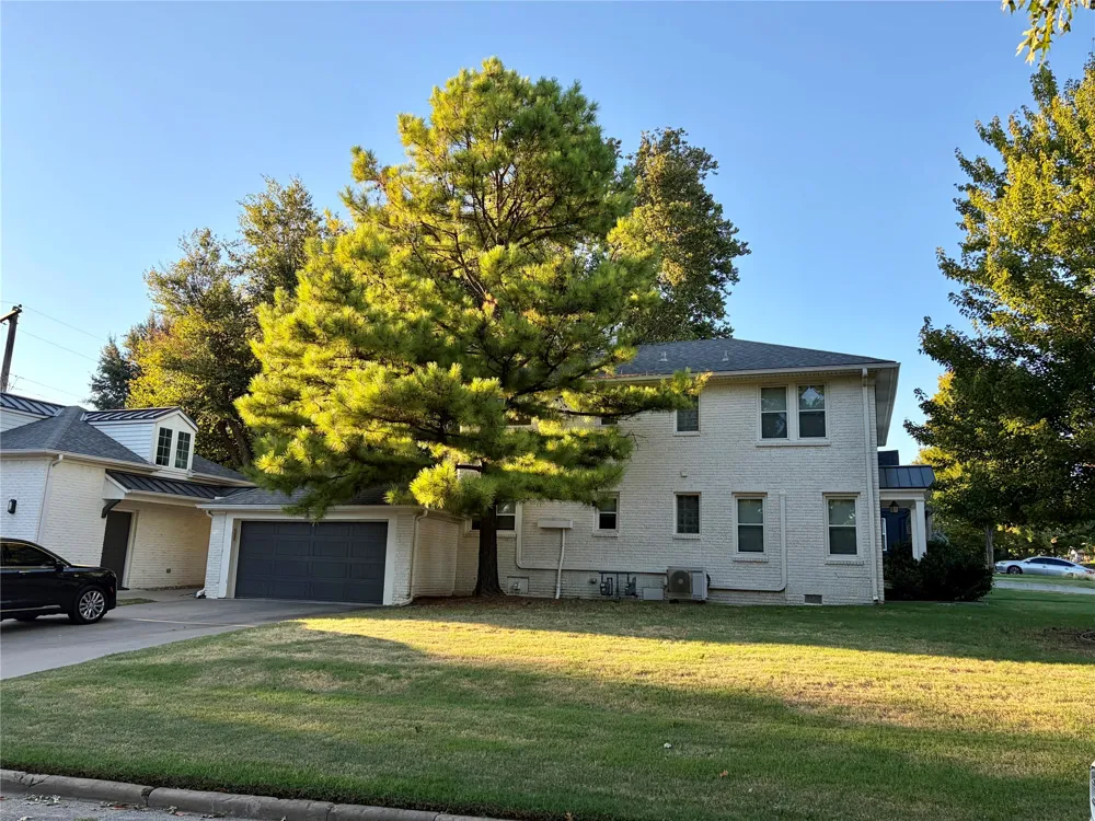 1630 S Columbia Place Tulsa, OK 74104