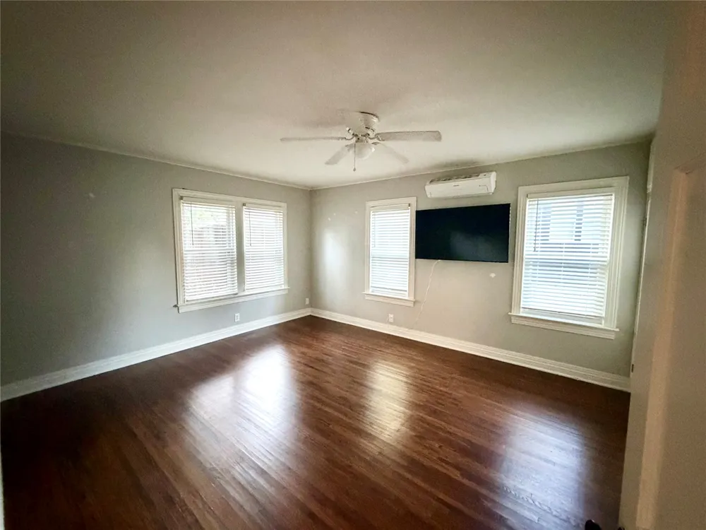 1630 S Columbia Place Tulsa, OK 74104