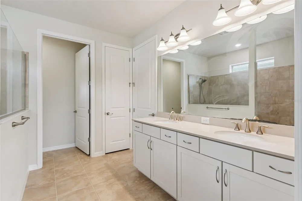 1005 MARE WAY Oviedo, FL 32765
