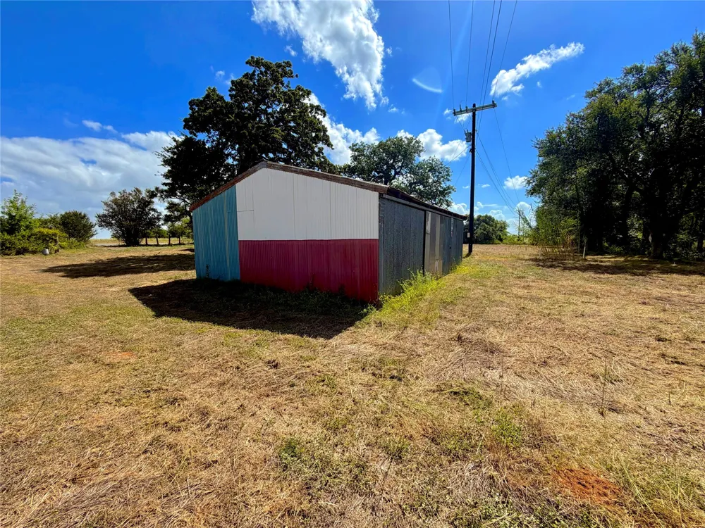 8947 S Fm 1915 Buckholts, TX 76518