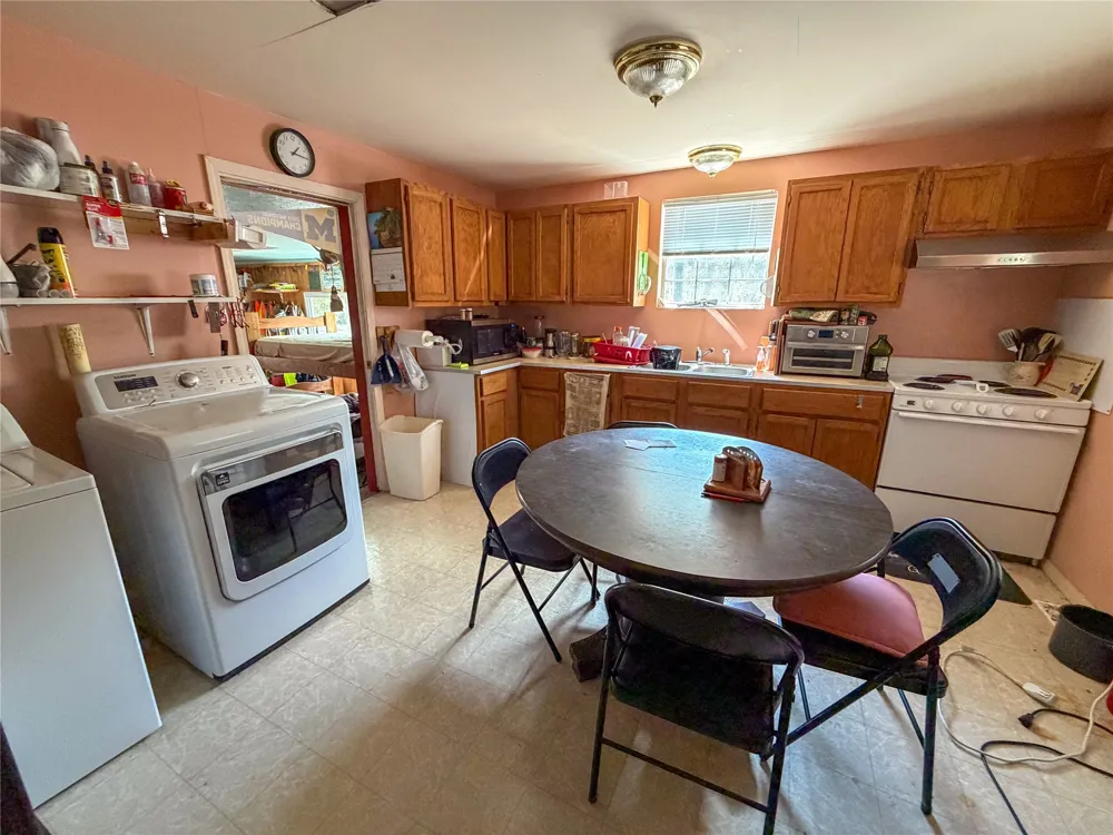8947 S Fm 1915 Buckholts, TX 76518