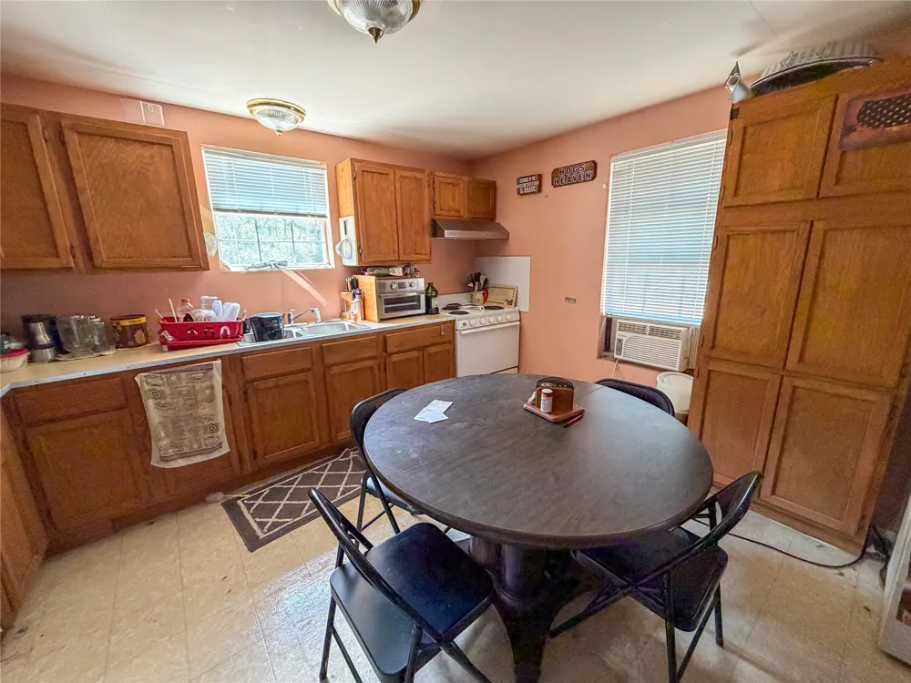 8947 S Fm 1915 Buckholts, TX 76518