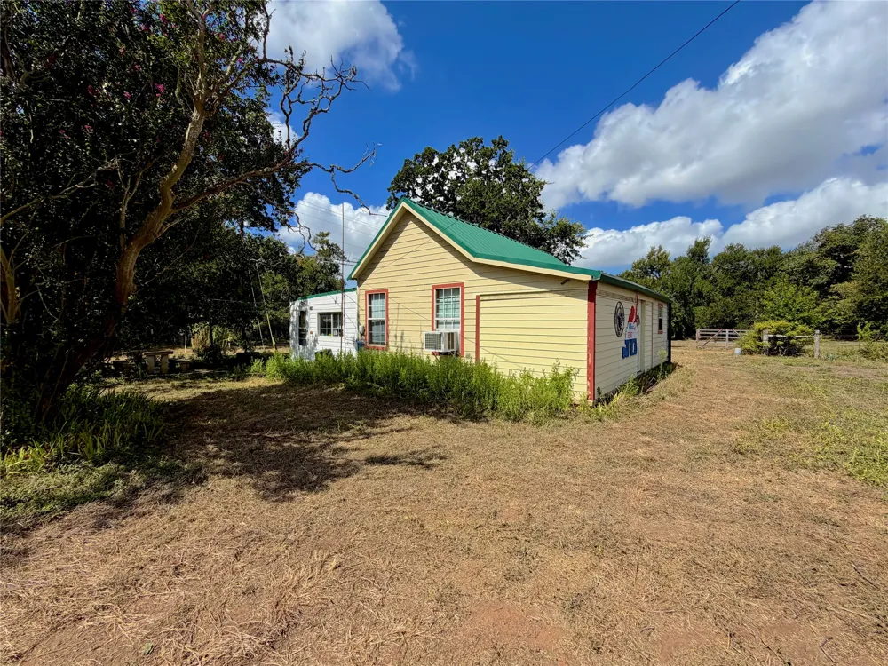 8947 S Fm 1915 Buckholts, TX 76518