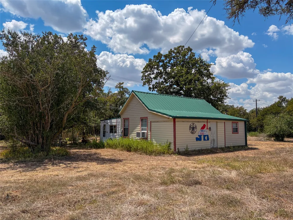 8947 S Fm 1915 Buckholts, TX 76518