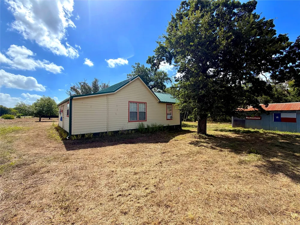8947 S Fm 1915 Buckholts, TX 76518