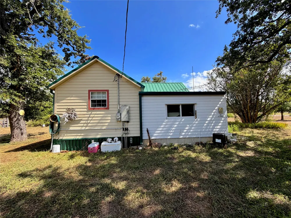 8947 S Fm 1915 Buckholts, TX 76518