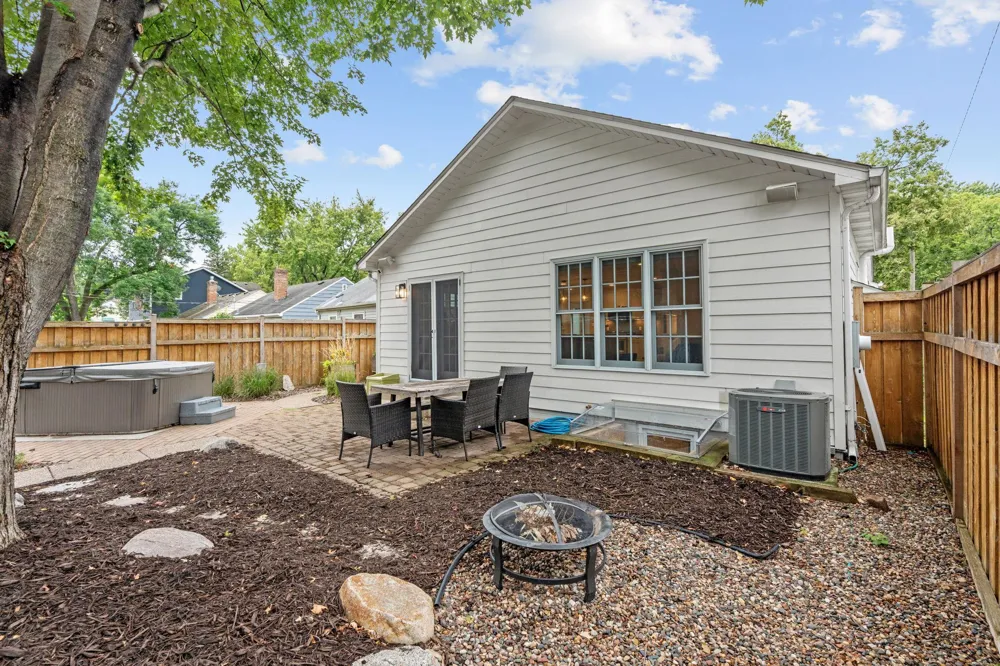 5541 Vincent Avenue S Minneapolis, MN 55410